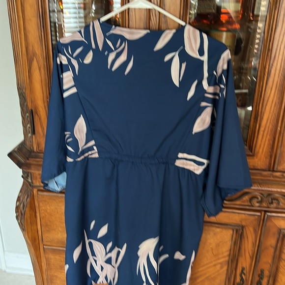 Navy / Cream short dress with ties closure. - Picture 2 of 2